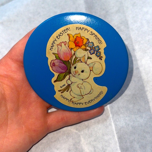 Vintage Easter Spring Bunny Button pin brooch - Picture 1 of 2